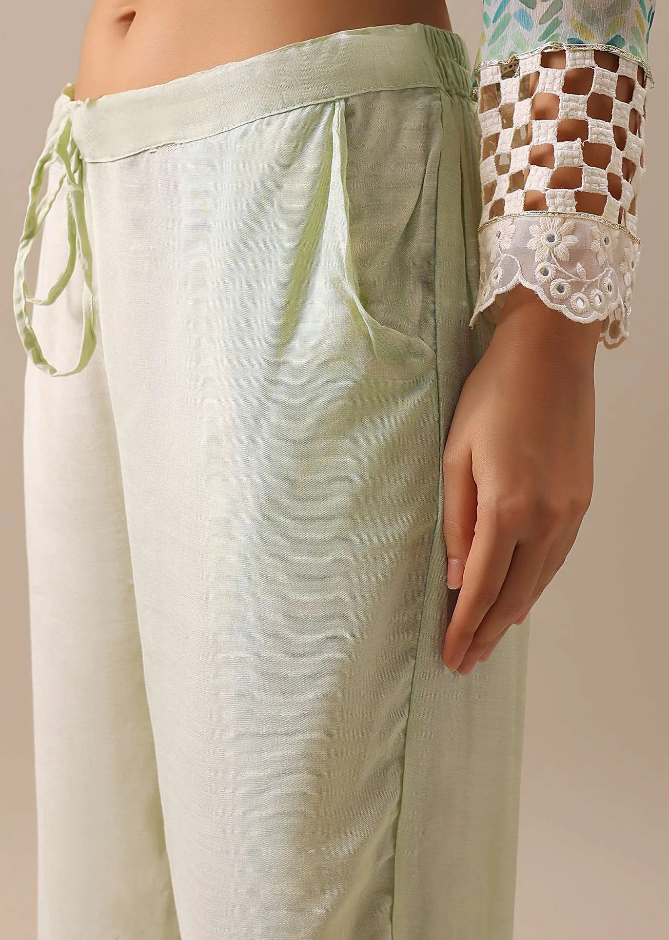 Green Slim Fit Kurta Set with Floral Work